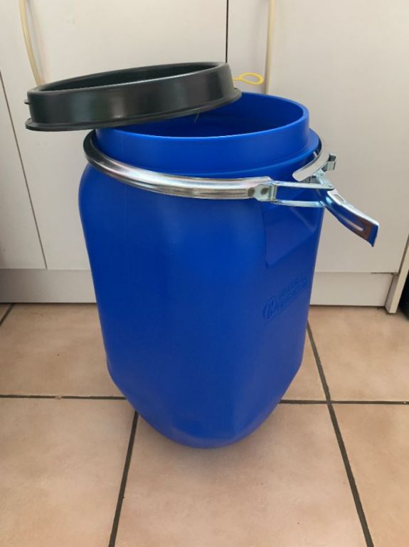 Fût plastique bleu 30L Vat 5 - PAREDES